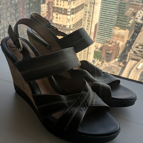 Black Leather Wedged Heel Sandal - Picture 5 of 10